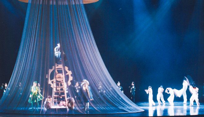 オペラ「モモ」全3幕 改訂初演 1998年12月4日、6日 神奈川県民ホール 大ホール 作曲/一柳 慧 原作/ミヒャエル・エンデ 台本/加藤 直、一柳 慧、三浦 雅士 指揮/現田 茂夫 管弦楽/神奈川フィルハーモニー管弦楽団 撮影:木之下 晃