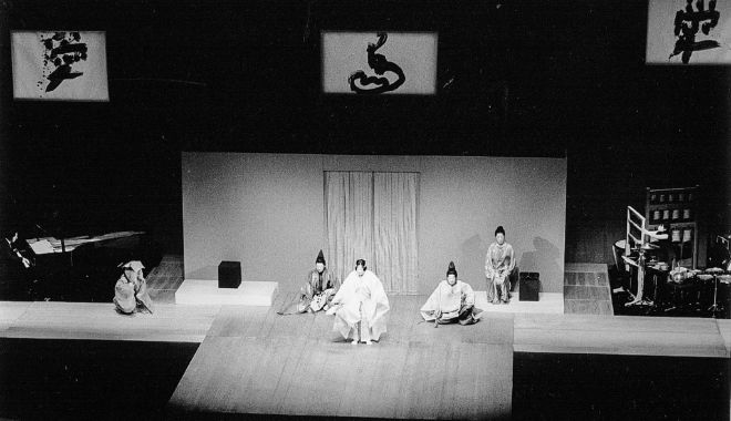「生田川物語」能『求塚』にもとづく 作曲/一柳 慧 作/大岡 信 演出/観世 榮夫 書/井上有一 2004年8月8日 神奈川県立音楽堂 撮影:青柳 聡