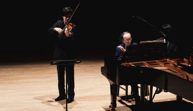 Toshi伝説 一柳慧芸術総監督就任20周年記念 「エクストリームLOVE」 アルヴォ・ペルト作曲『鏡の中の鏡』ヴァイオリン/成田 達輝 ピアノ/一柳 慧 2021年3月20日 神奈川県立音楽堂 ホール 撮影:青柳 聡